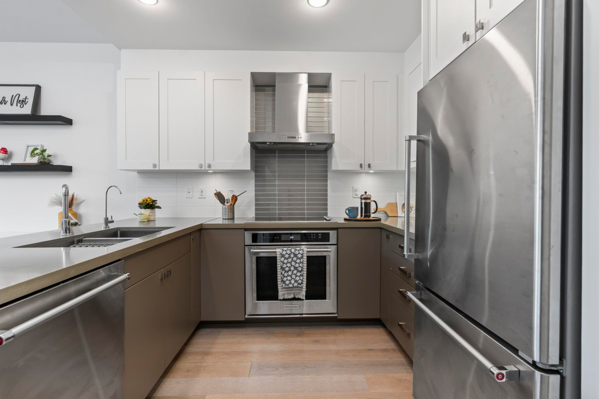 Walk-In Closet Photo of 416 3399 Noel Drive, Burnaby, BC