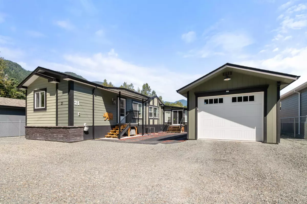 Dining Area Photo of 21 59060 Lougheed Highway, Agassiz, BC