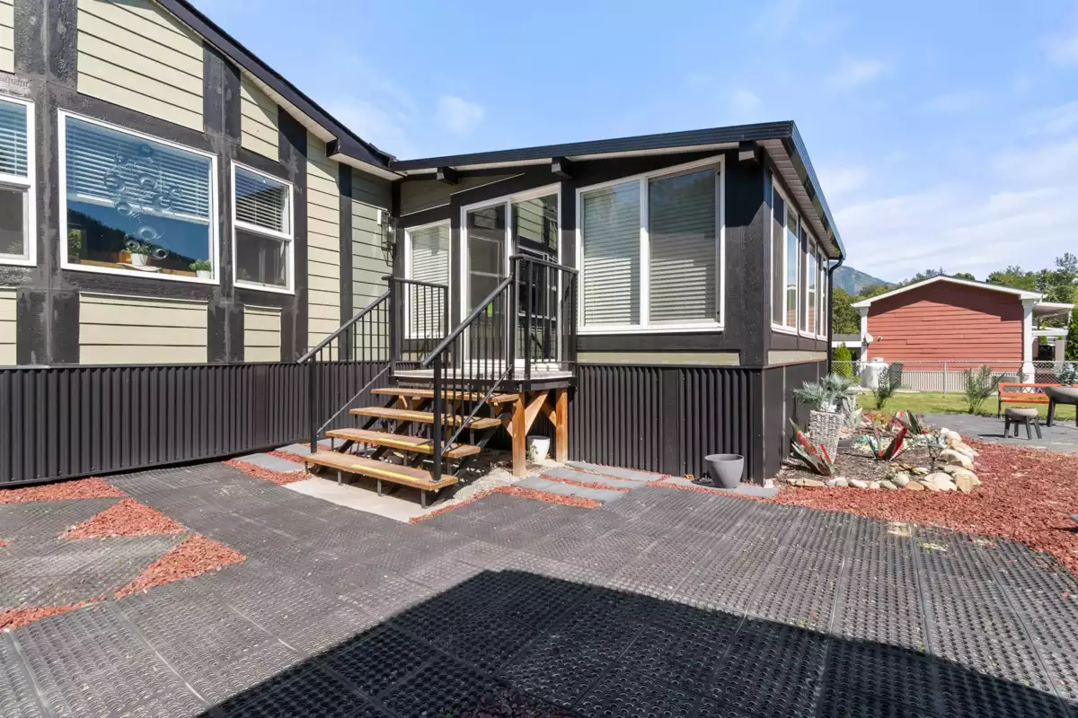 Garage Interior Photo of 21 59060 Lougheed Highway, Agassiz, BC