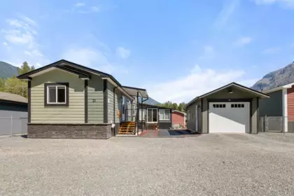 Front exterior of 21 59060 Lougheed Highway, Agassiz, BC