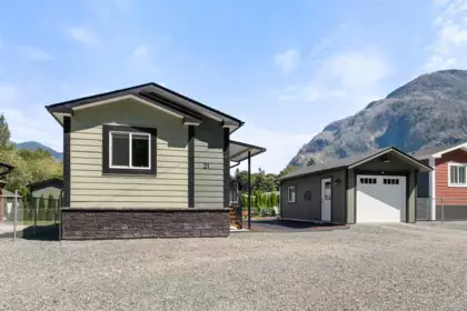 Swimming Pool Photo of 21 59060 Lougheed Highway, Agassiz, BC