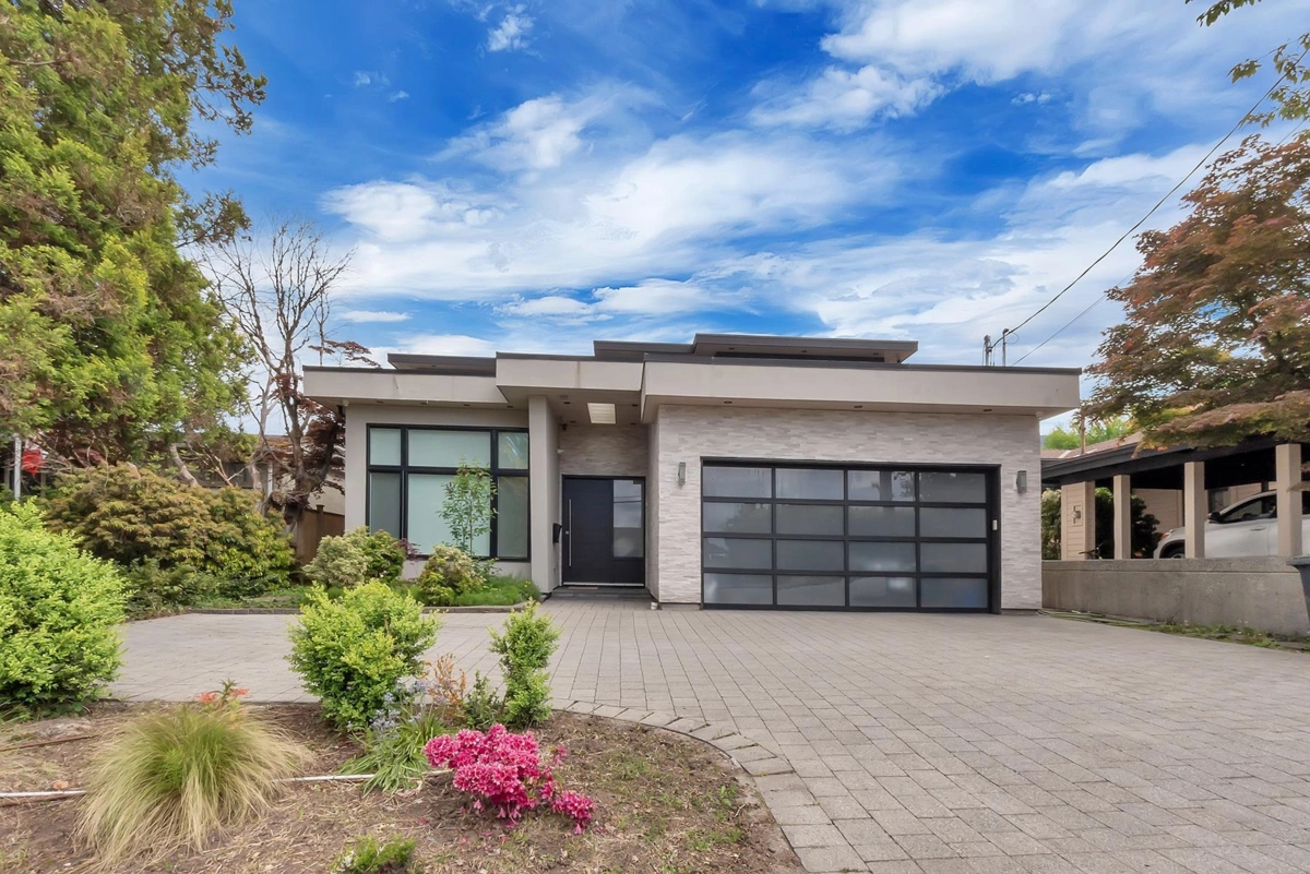 Exterior Front Photo of 440 W Queens Road, North Vancouver, BC