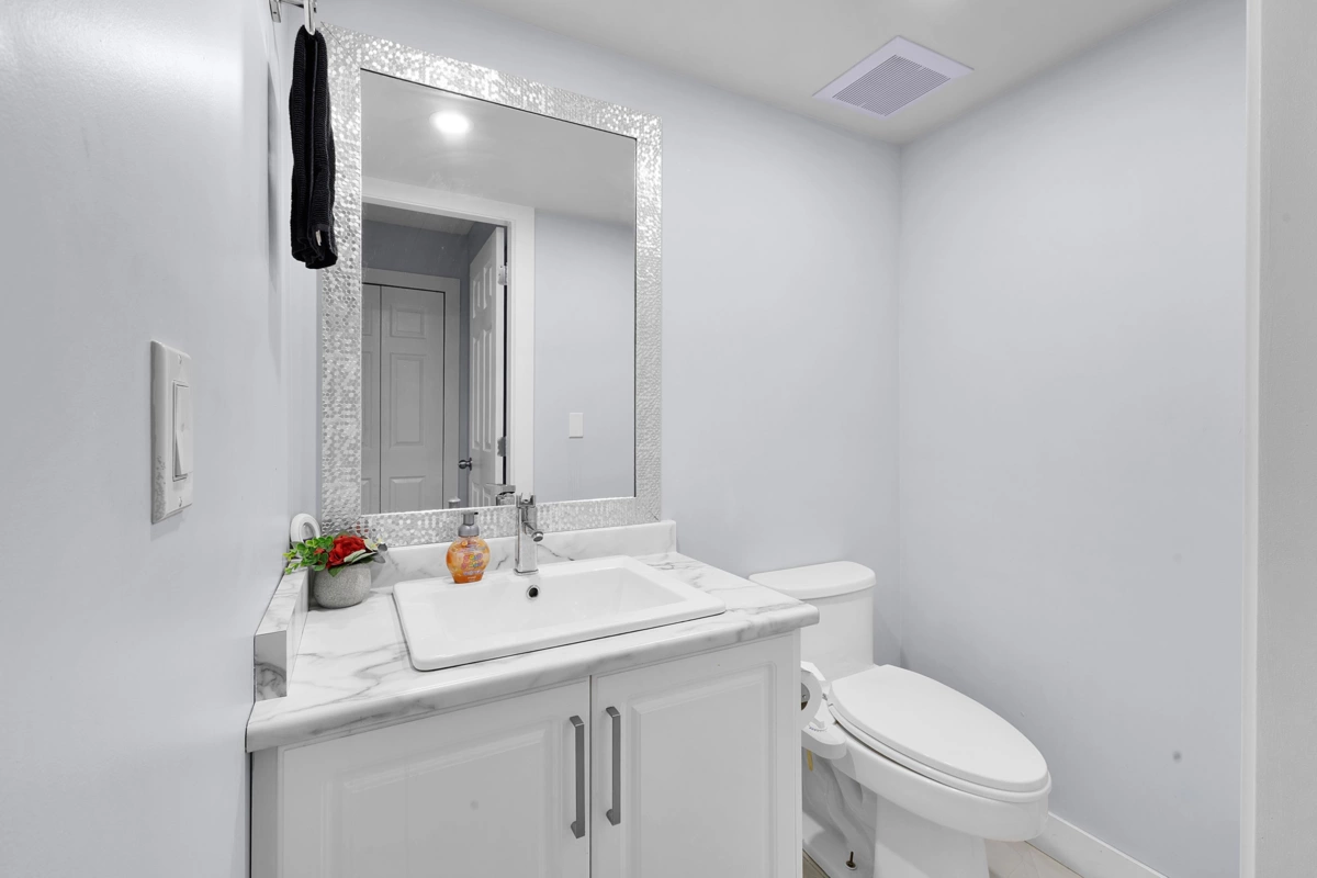 Entry Foyer Photo of 32066 Sorrento Avenue, Abbotsford, BC