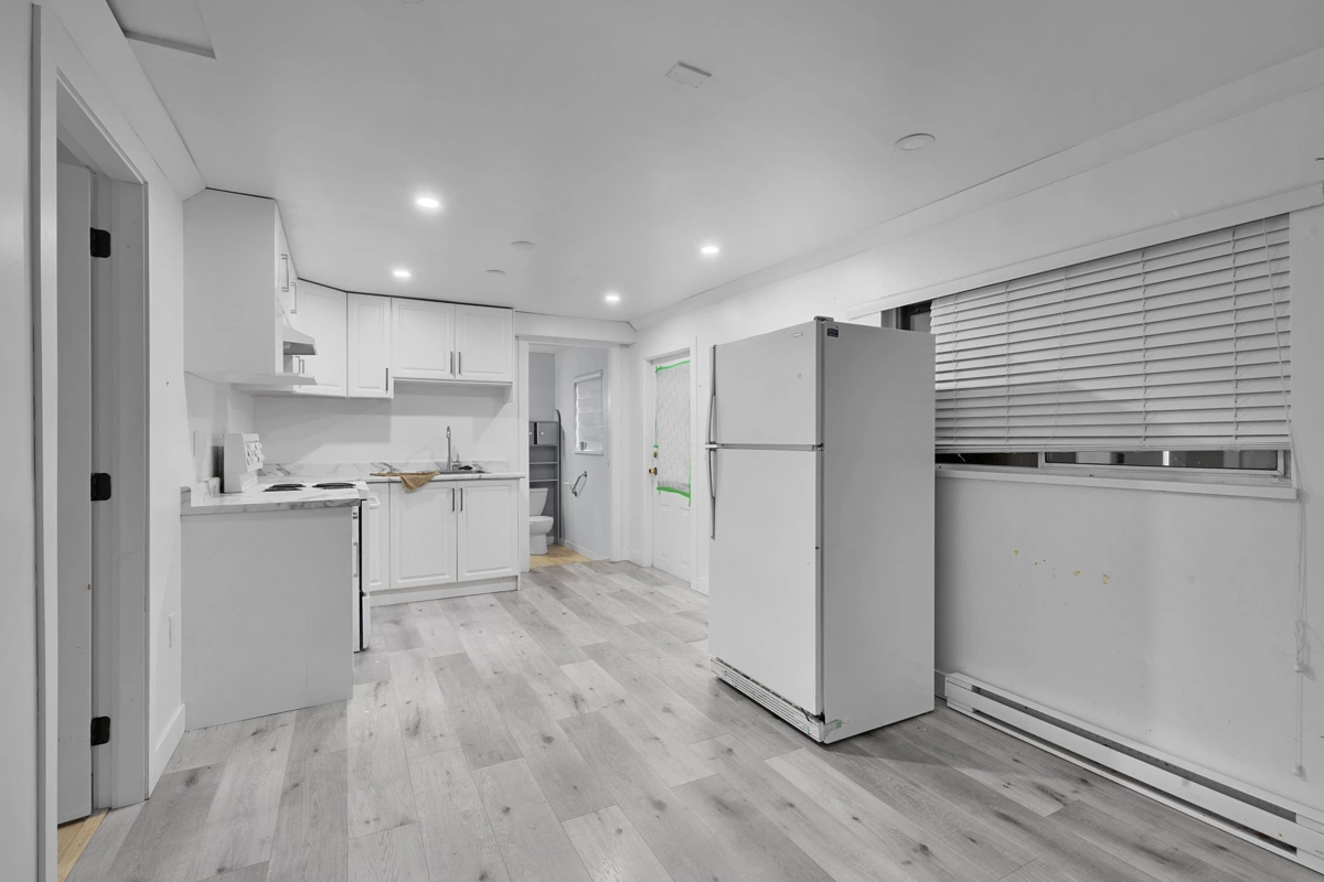 Hallway Photo of 32066 Sorrento Avenue, Abbotsford, BC