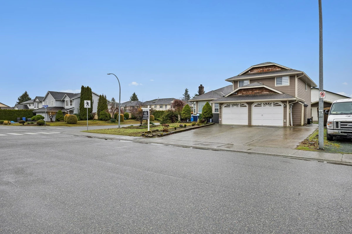 Living Room Photo of 32066 Sorrento Avenue, Abbotsford, BC