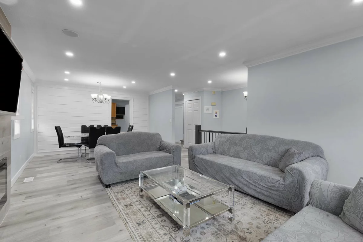 Walk-In Closet Photo of 32066 Sorrento Avenue, Abbotsford, BC