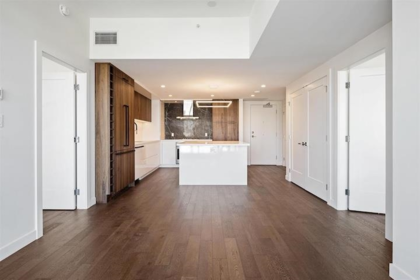 Kitchen Island Photo of 807 1526 Finlay Street, White Rock, BC