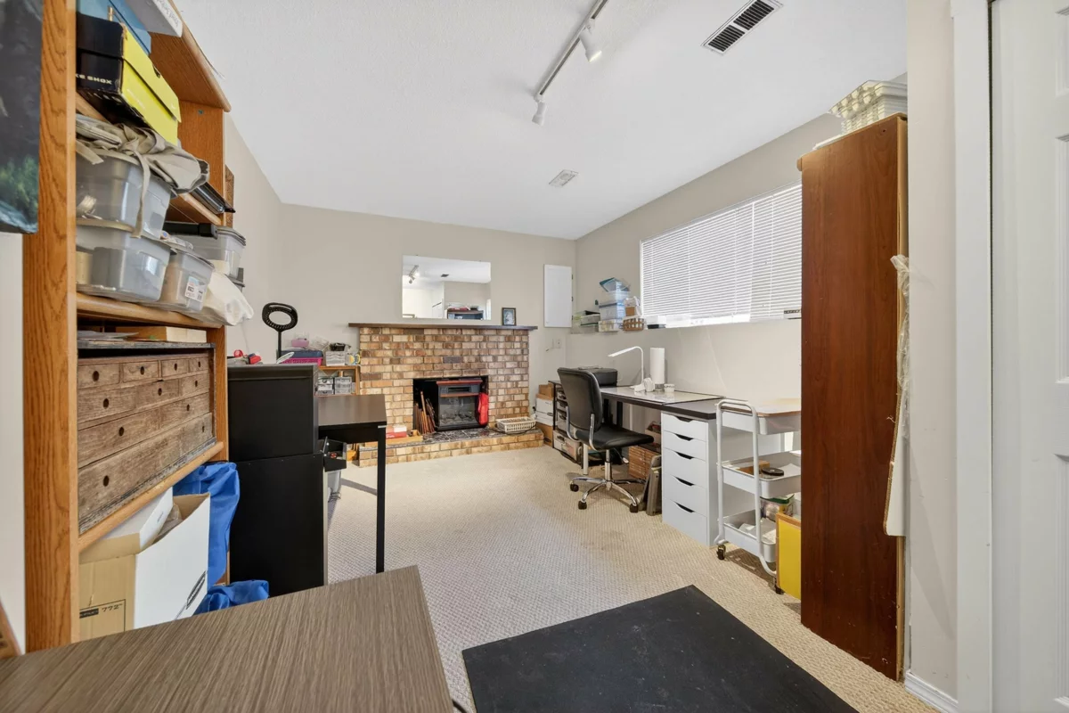 Hallway Photo of 3190 Babich Street, Abbotsford, BC