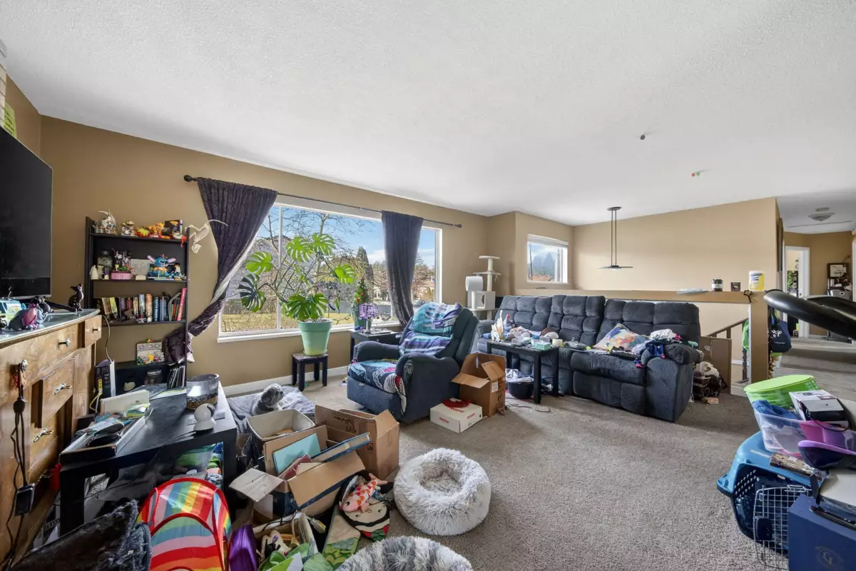 Kitchen Island Photo of 3190 Babich Street, Abbotsford, BC