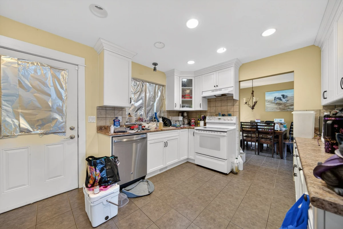 Primary Bathroom Photo of 3190 Babich Street, Abbotsford, BC