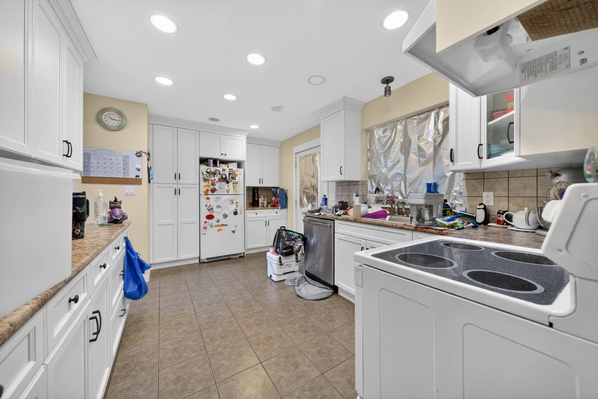 Primary Bedroom Photo of 3190 Babich Street, Abbotsford, BC