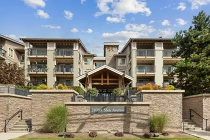 Front exterior of 426 21009 56 Avenue, Langley, BC