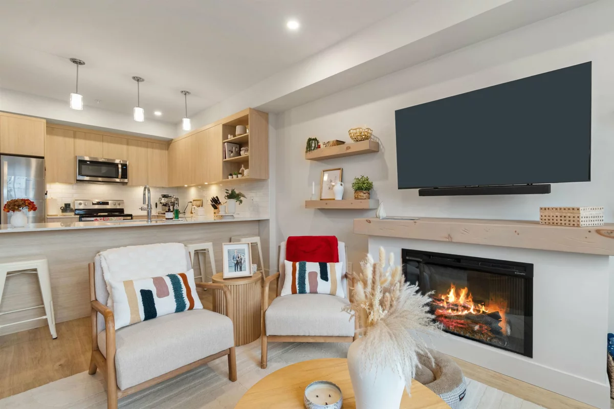 Breakfast Nook Photo of 38 1928 Woodside Boulevard, Agassiz, BC