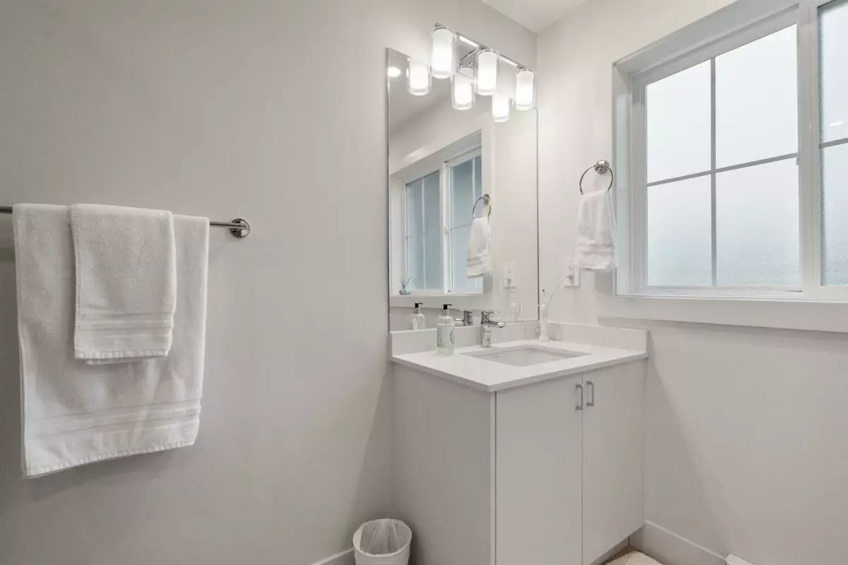 Entry Foyer Photo of 38 1928 Woodside Boulevard, Agassiz, BC