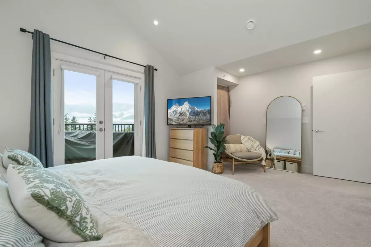 Staircase Photo of 38 1928 Woodside Boulevard, Agassiz, BC