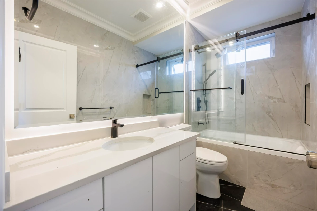 Laundry Room Photo of 9480 Patterson Road, Richmond, BC