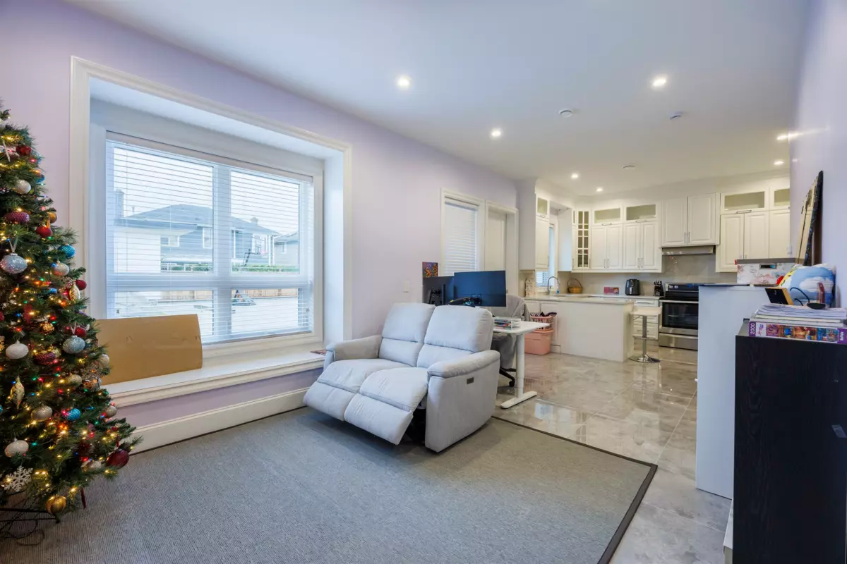 Swimming Pool Photo of 9480 Patterson Road, Richmond, BC