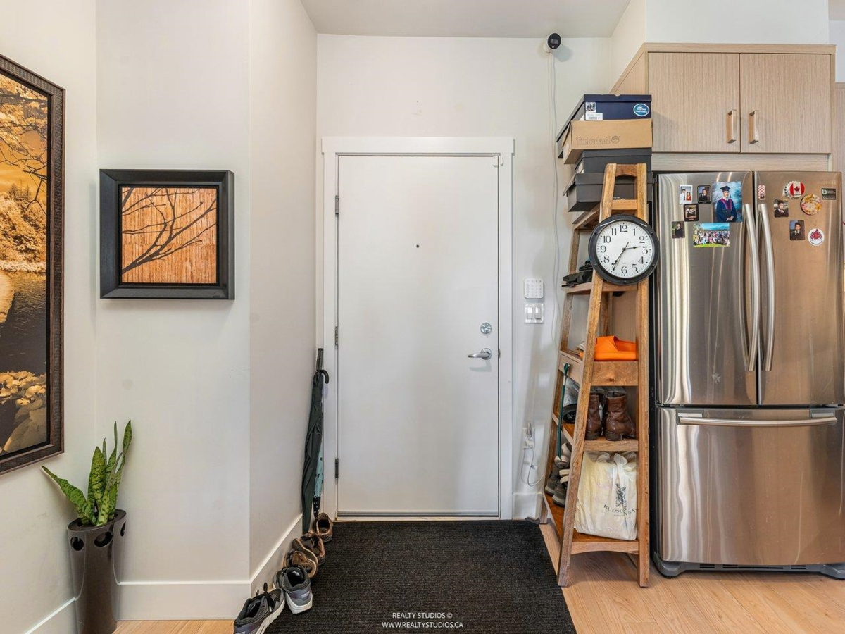Kitchen Island Photo of PH-08 1306 Fifth Avenue, New Westminster, BC
