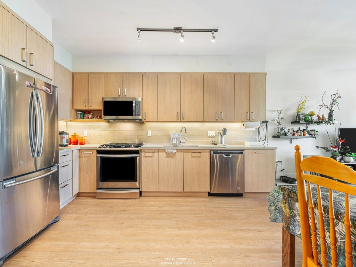 Living Room Photo of PH-08 1306 Fifth Avenue, New Westminster, BC