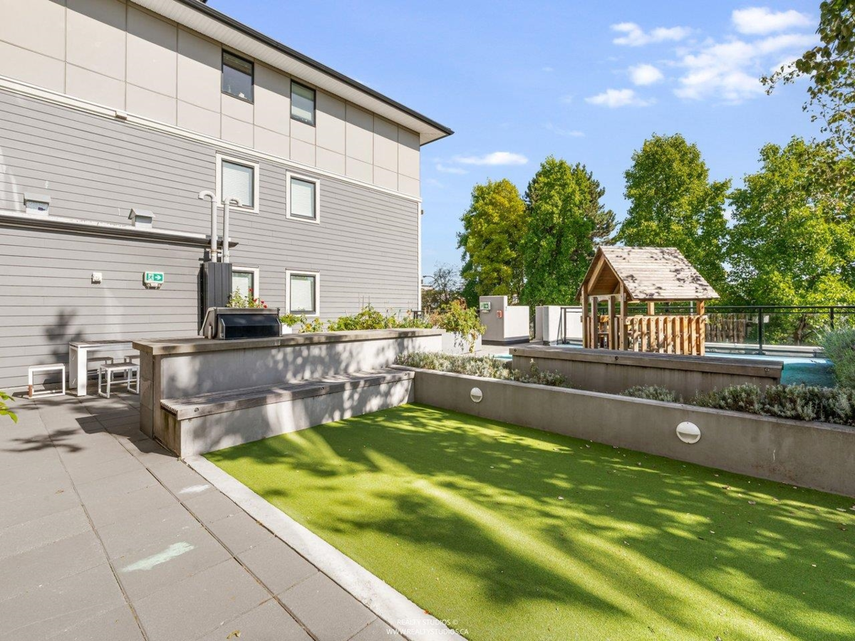 Outdoor Deck Photo of PH-08 1306 Fifth Avenue, New Westminster, BC