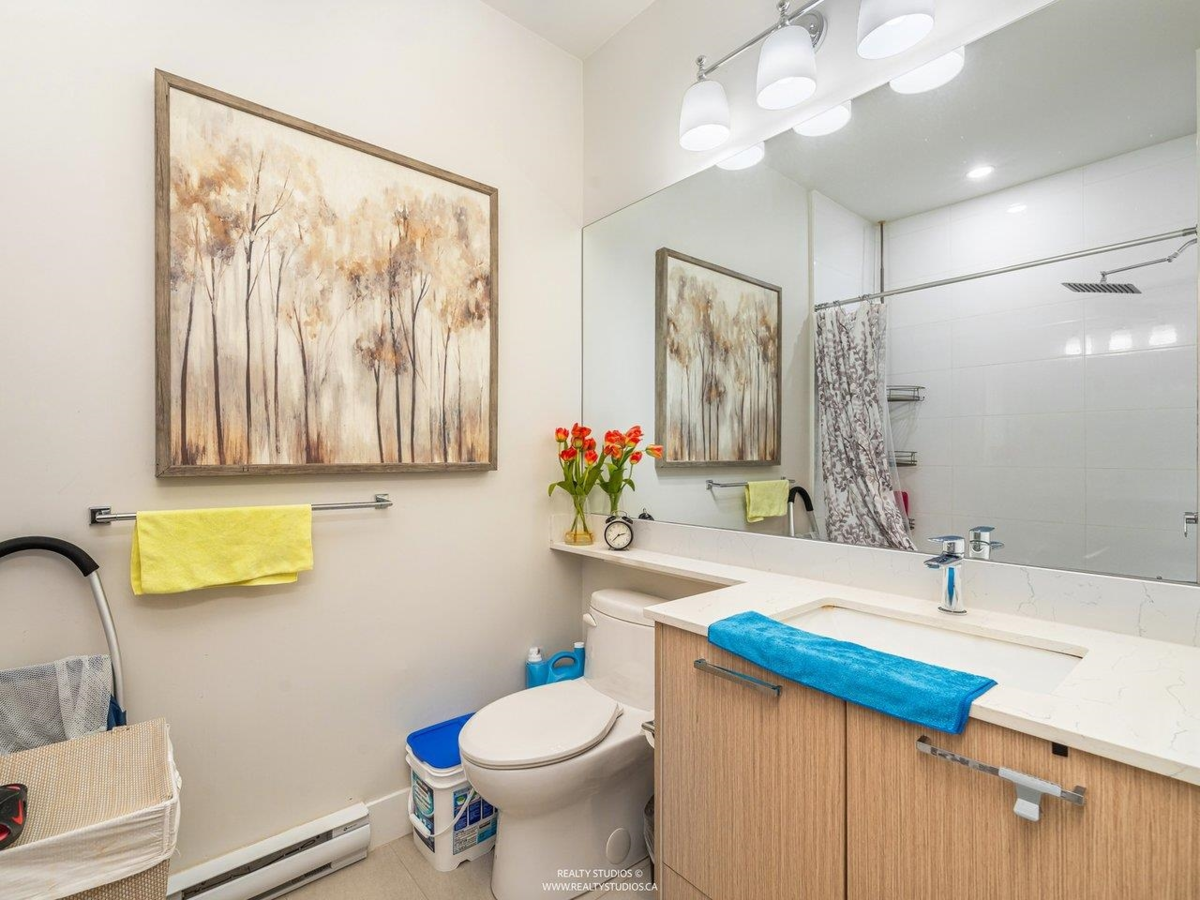 Powder Room Photo of PH-08 1306 Fifth Avenue, New Westminster, BC