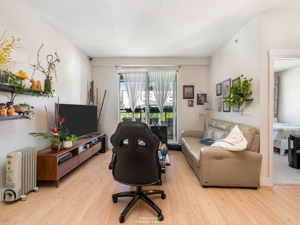 Walk-In Closet Photo of PH-08 1306 Fifth Avenue, New Westminster, BC