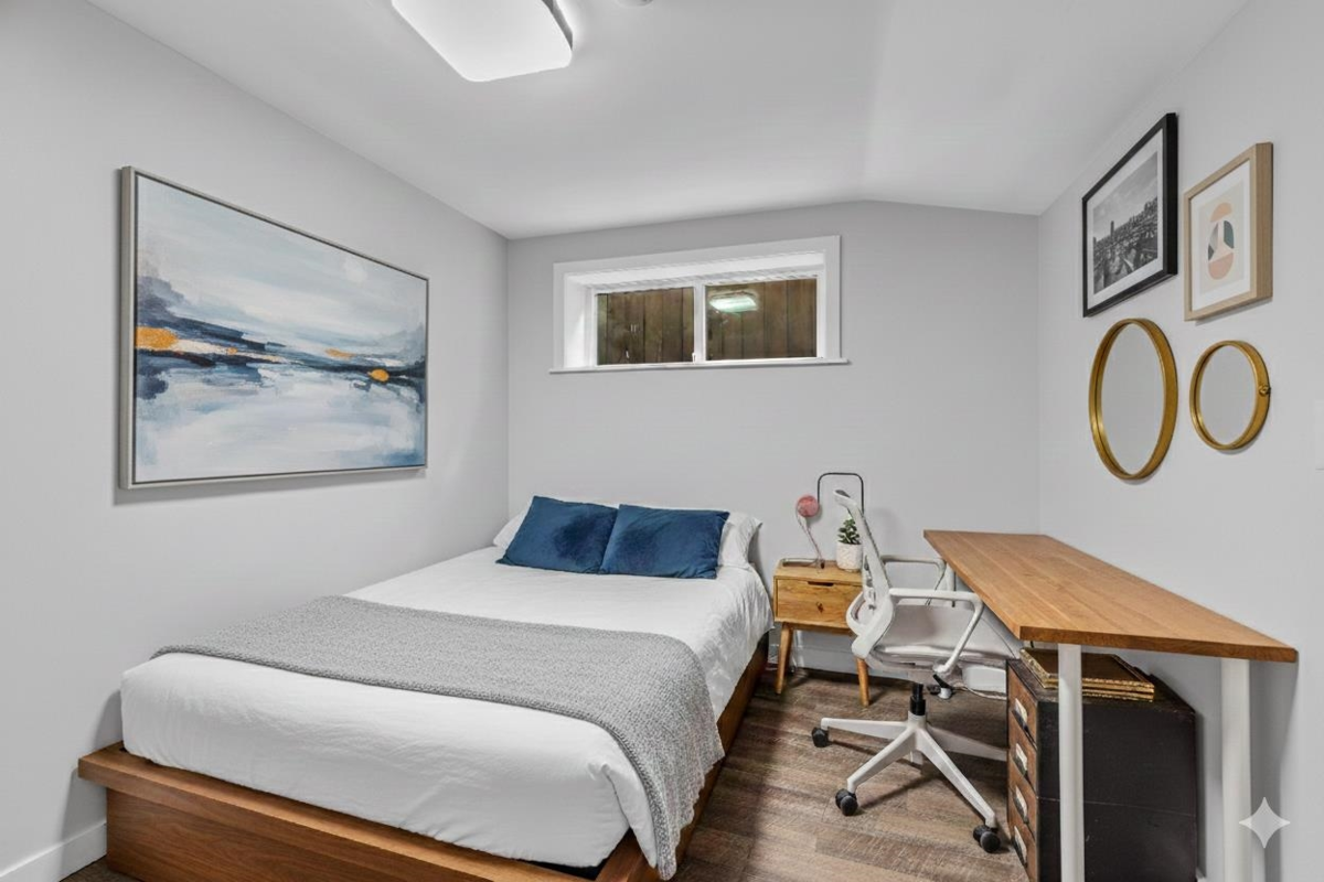 Hallway Photo of 2925 Mcgill Street, Vancouver, BC