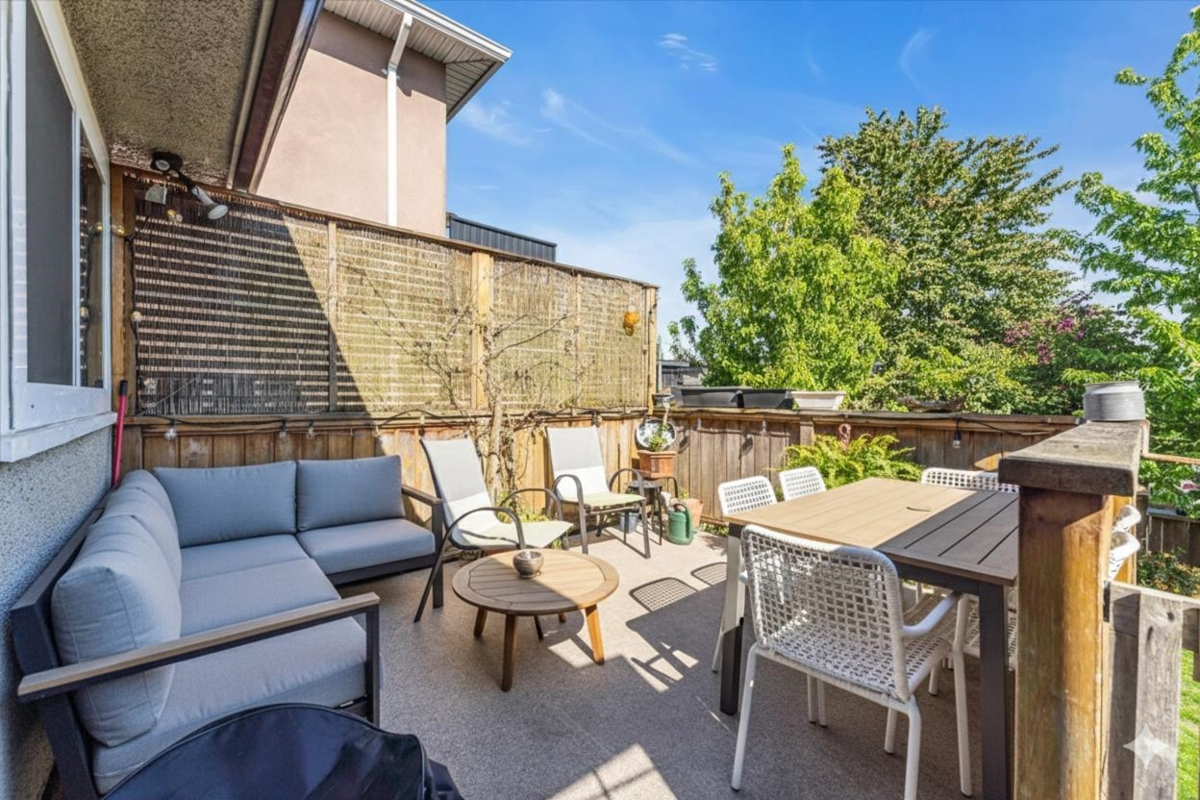Living Room Photo of 2925 Mcgill Street, Vancouver, BC