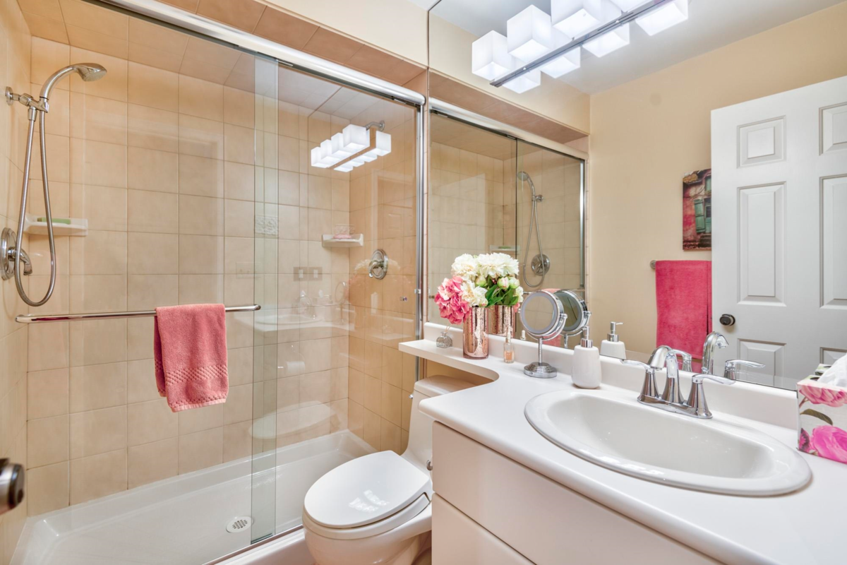 Garden / Landscaping Photo of 2266 Alder Street, Vancouver, BC