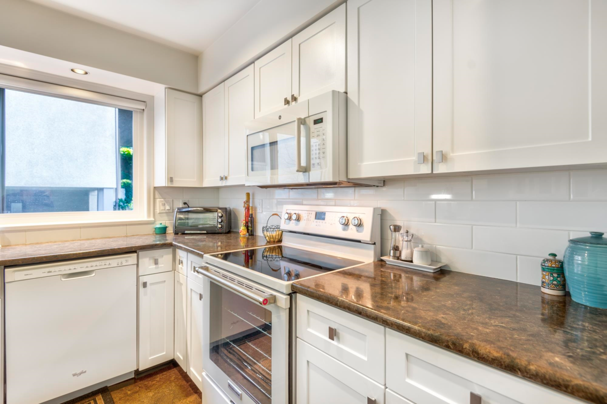 Laundry Room Photo of 2266 Alder Street, Vancouver, BC