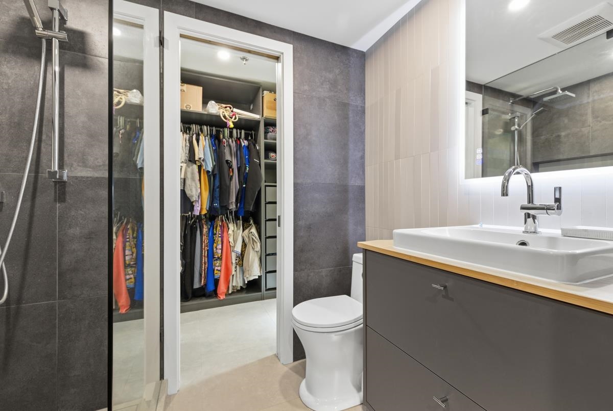 Guest Bathroom Photo of 104 828 W 14th Avenue, Vancouver, BC