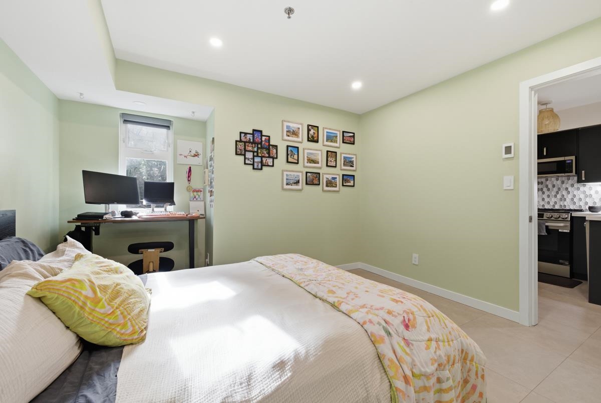 Walk-In Closet Photo of 104 828 W 14th Avenue, Vancouver, BC
