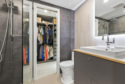 Guest Bathroom Photo of 104 828 W 14th Avenue, Vancouver, BC