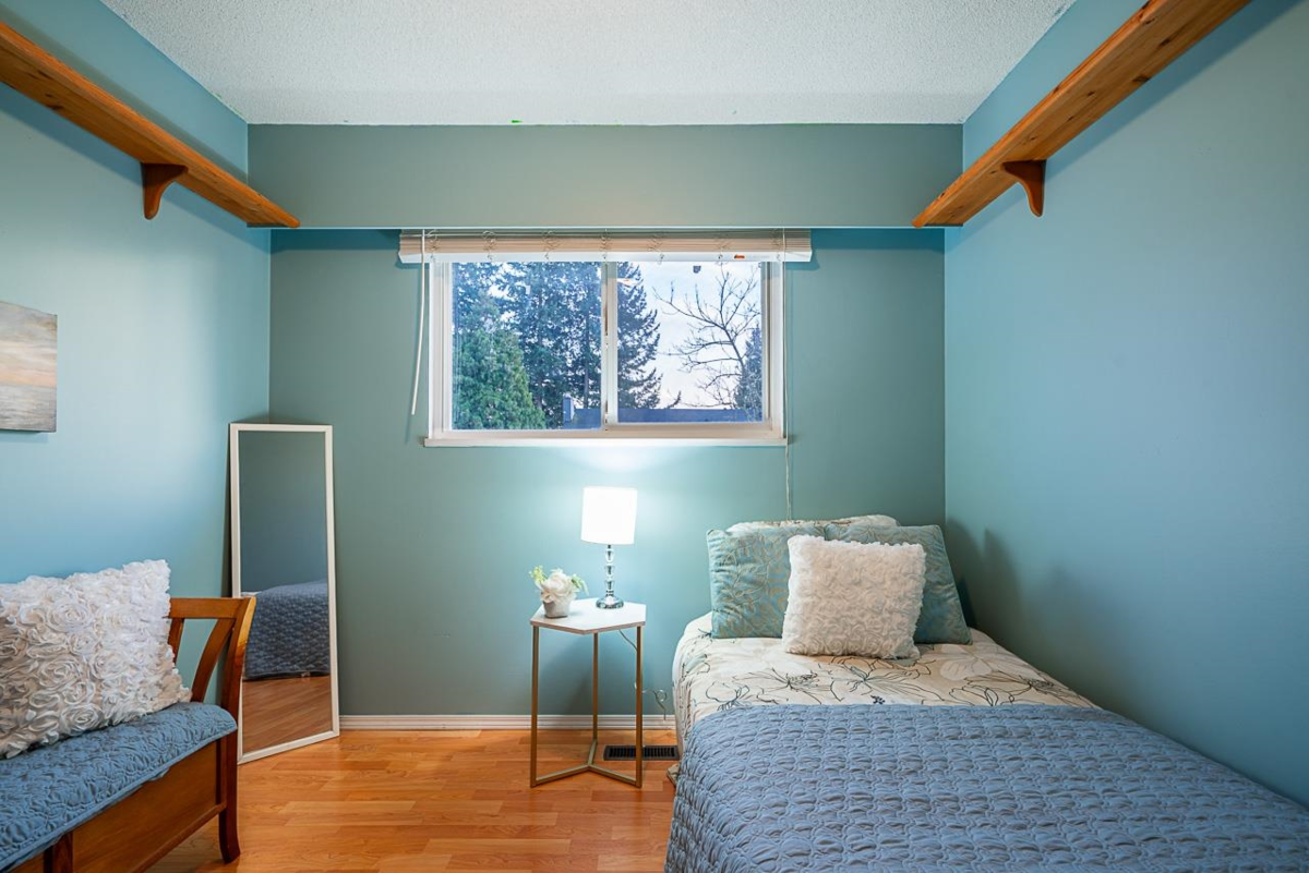 Guest Bathroom Photo of 26877 33 Avenue, Langley, BC