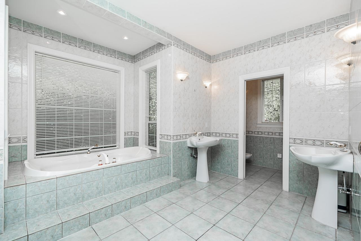 Primary Bedroom Photo of 241 Bayview Road, Lions Bay, BC