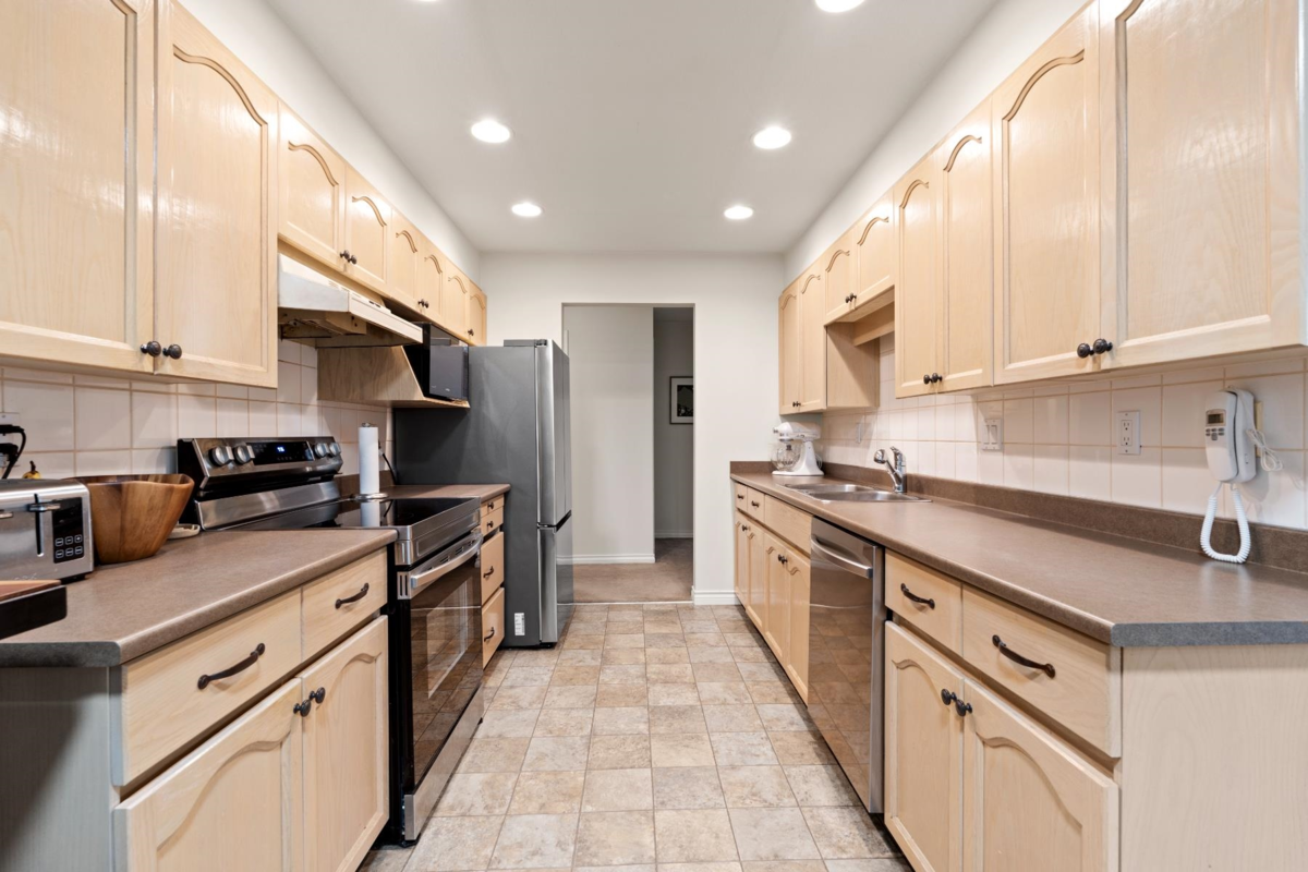 Breakfast Nook Photo of 107B 1210 Quayside Drive, New Westminster, BC