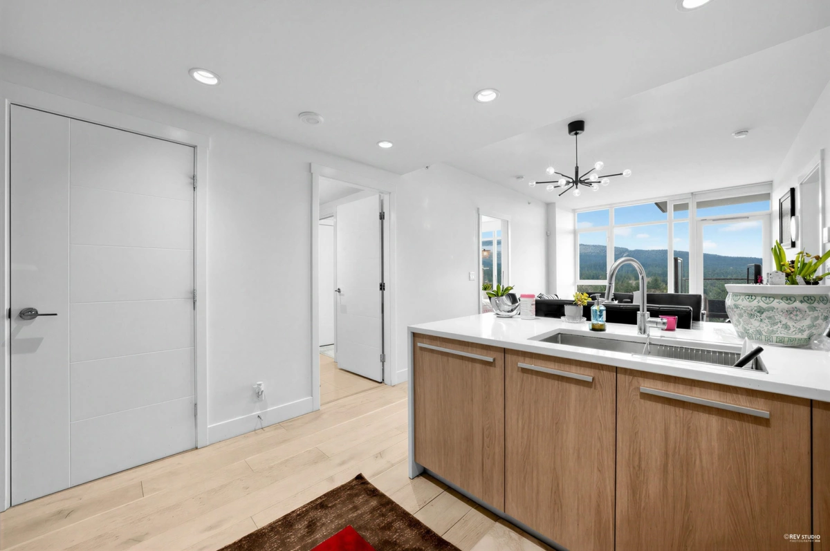 Kitchen Island Photo of 1008 1210 E 27th Street, North Vancouver, BC