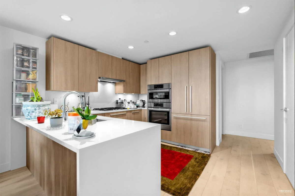 Kitchen Photo of 1008 1210 E 27th Street, North Vancouver, BC