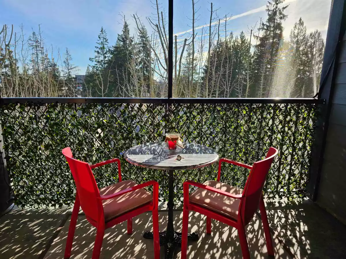 Basement Recreation Room Photo of 404 5631 Inlet Avenue, Sechelt, BC