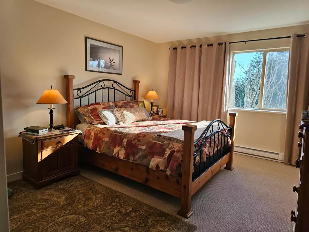Bedroom 2 Photo of 404 5631 Inlet Avenue, Sechelt, BC