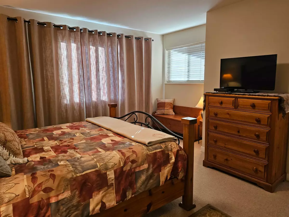 Bedroom 3 Photo of 404 5631 Inlet Avenue, Sechelt, BC