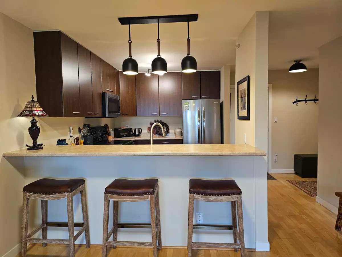 Breakfast Nook Photo of 404 5631 Inlet Avenue, Sechelt, BC