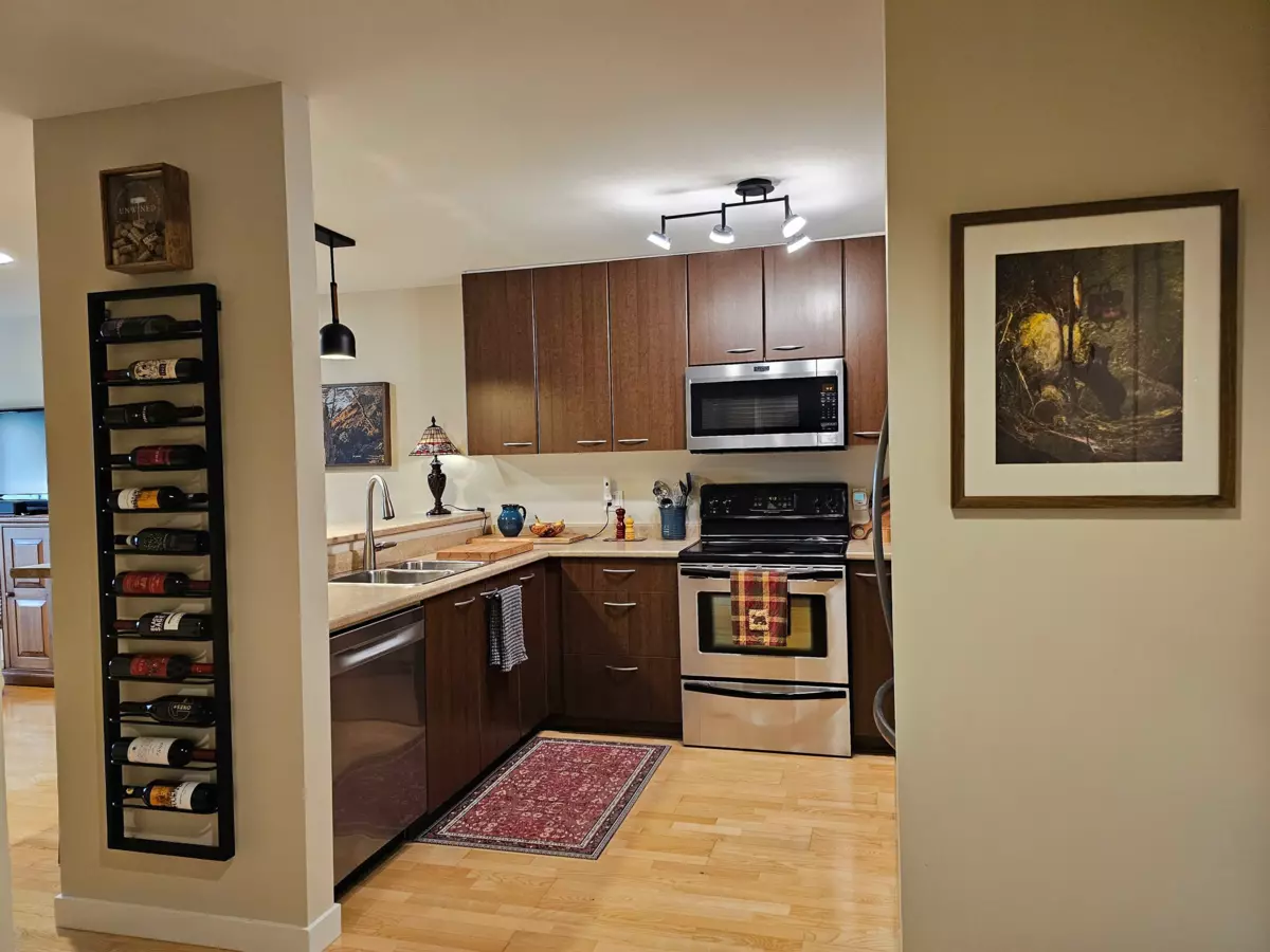 Kitchen Photo of 404 5631 Inlet Avenue, Sechelt, BC