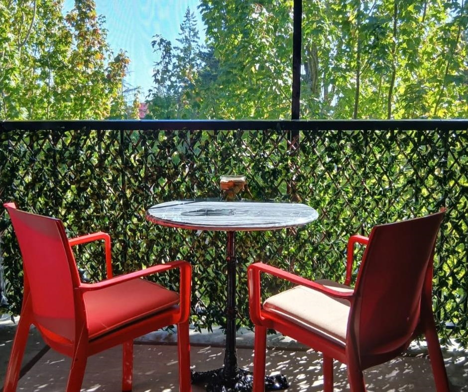 Living Room Photo of 404 5631 Inlet Avenue, Sechelt, BC