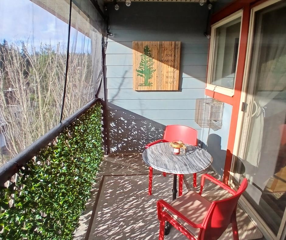 Mudroom Photo of 404 5631 Inlet Avenue, Sechelt, BC