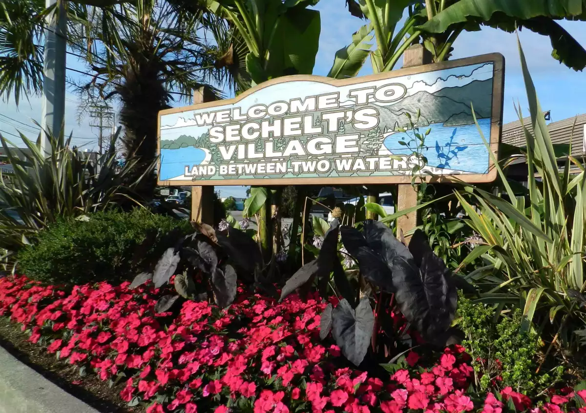 Outdoor Deck Photo of 404 5631 Inlet Avenue, Sechelt, BC