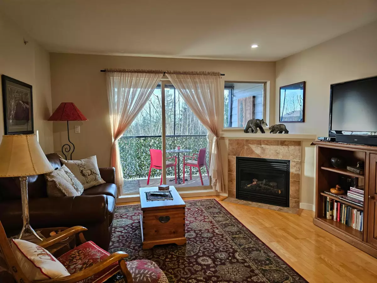 Primary Bathroom Photo of 404 5631 Inlet Avenue, Sechelt, BC