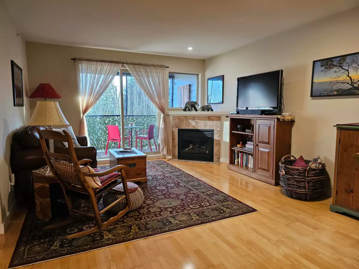 Primary Bedroom Photo of 404 5631 Inlet Avenue, Sechelt, BC