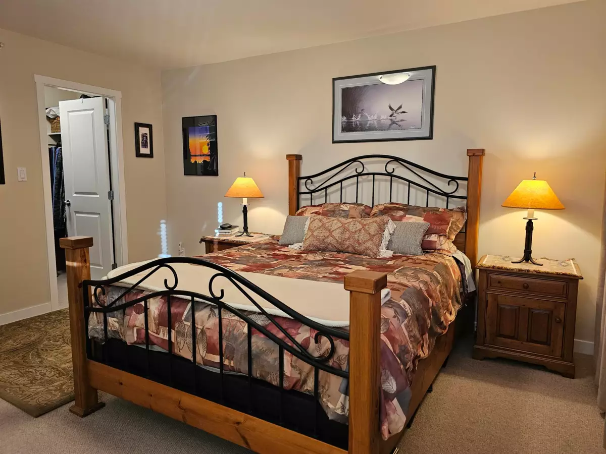 Walk-In Closet Photo of 404 5631 Inlet Avenue, Sechelt, BC