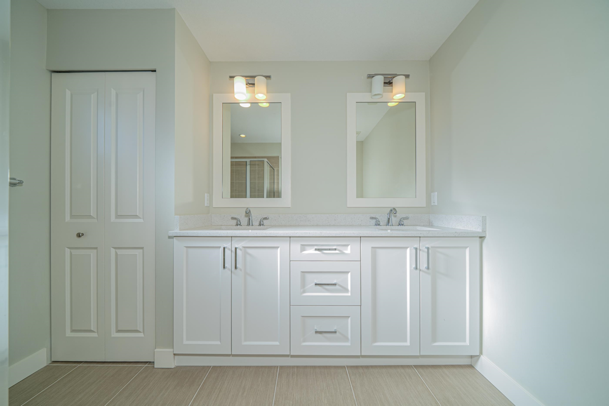 Entry Foyer Photo of 39 2469 164 Street, Surrey, BC